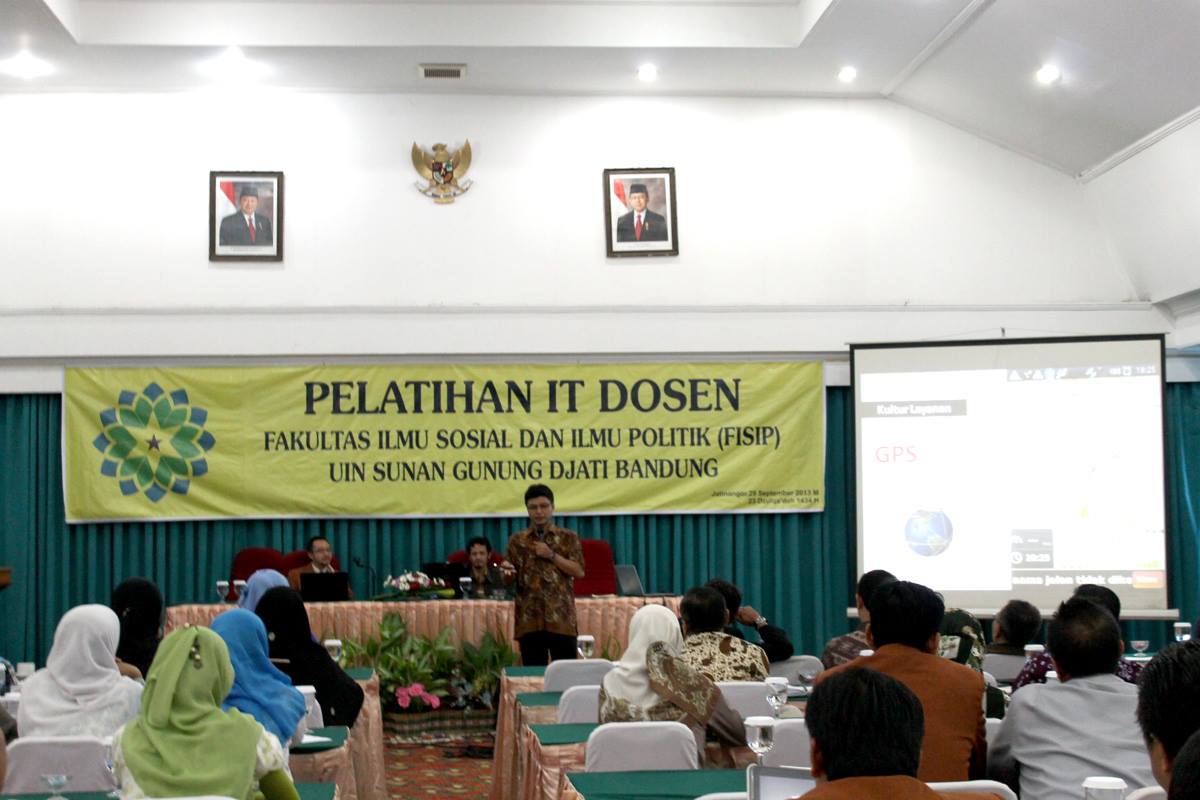 Seminar Optimalisasi TIK untuk Dosen FISIP UIN Bandung.